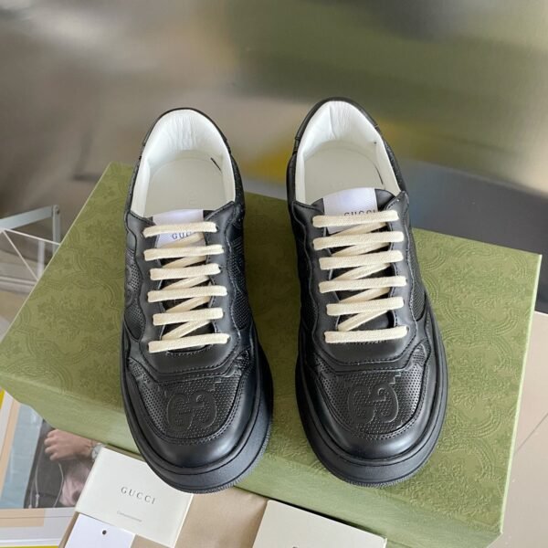 Gucci chunky b pair sneakers