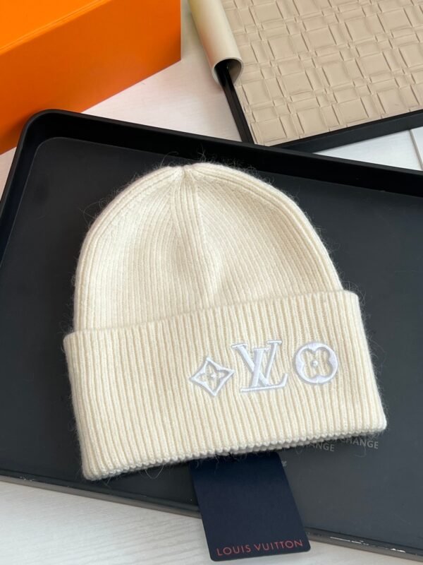 Louis Vuitton original embroidered LOGO wool knitted hat