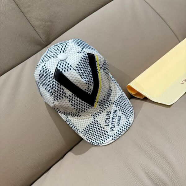 Louis Vuitton Original baseball cap V logo