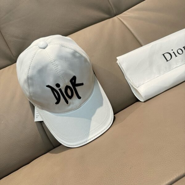 Dior new baseball cap embroidery pure cotton fabric + head layer cowhide