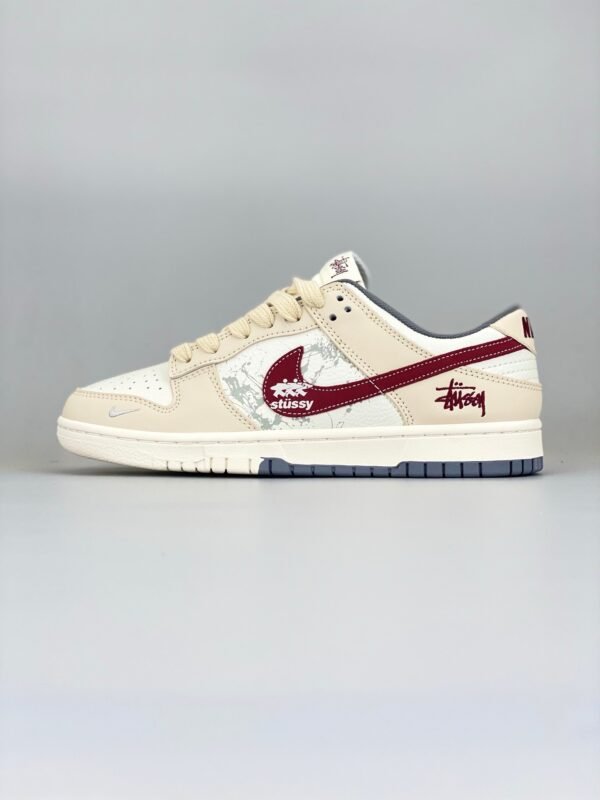 Nike sb dunk low & Stussy