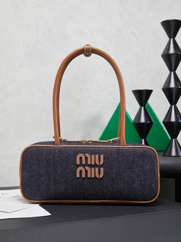 MIU MIU new bowling bag premium version size: 28X12X9cm