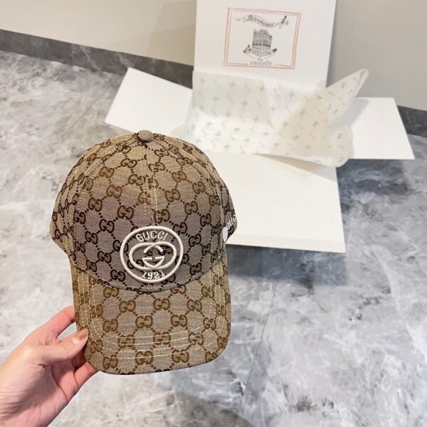 gucci embroidered baseball cap black and white khaki