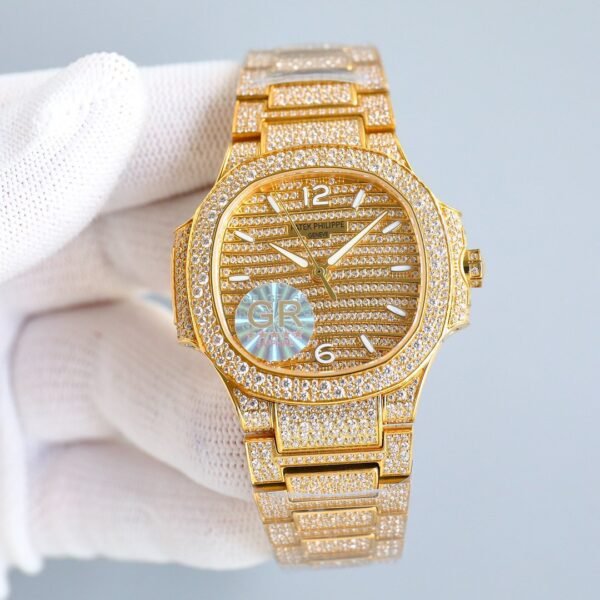 0-31-2.jpg Patek Philippe to create a classic timepiece 7118 lady Nautilus full diamond limited edition