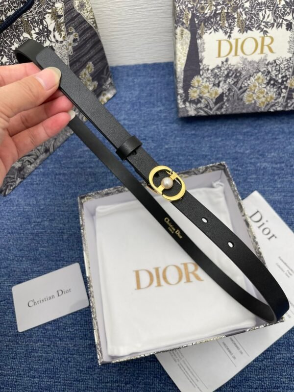 Dior Original montaigne belt is 1.5cm wide on both sides