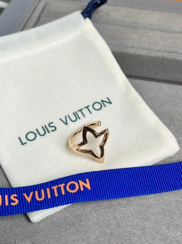 Louis Vuitton ring blossom collection