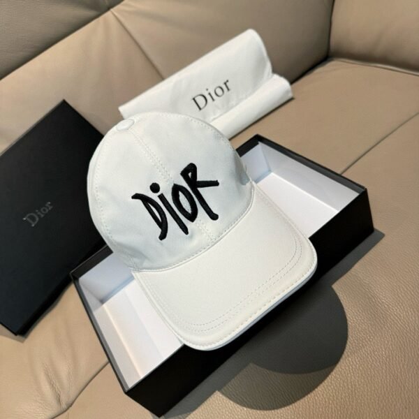 Dior new baseball cap embroidery pure cotton fabric + head layer cowhide