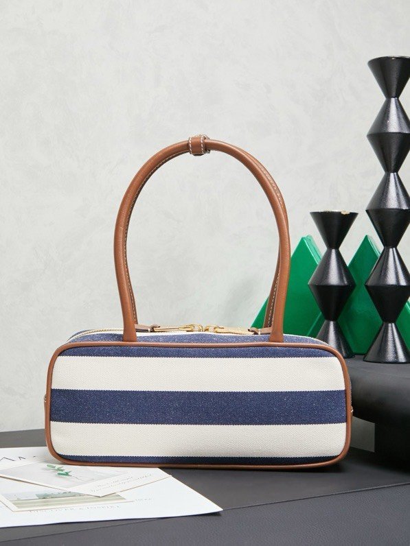 MIU MIU new bowling bag premium version size: 28X12X9cm