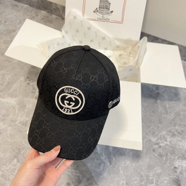 gucci embroidered baseball cap black and white khaki