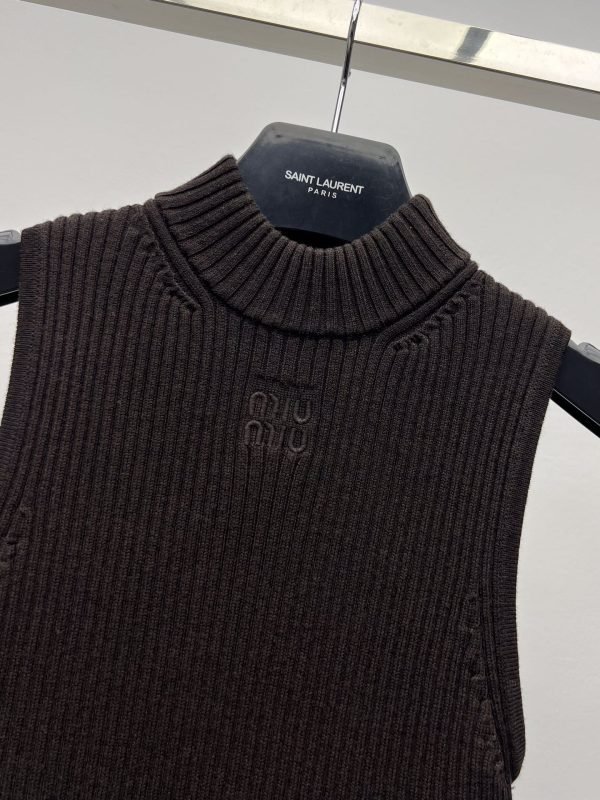 MIUMIU original embroidered sleeveless sweater