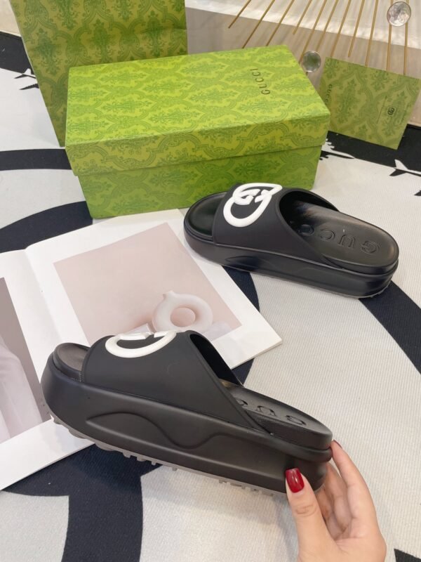GUCCI slippers