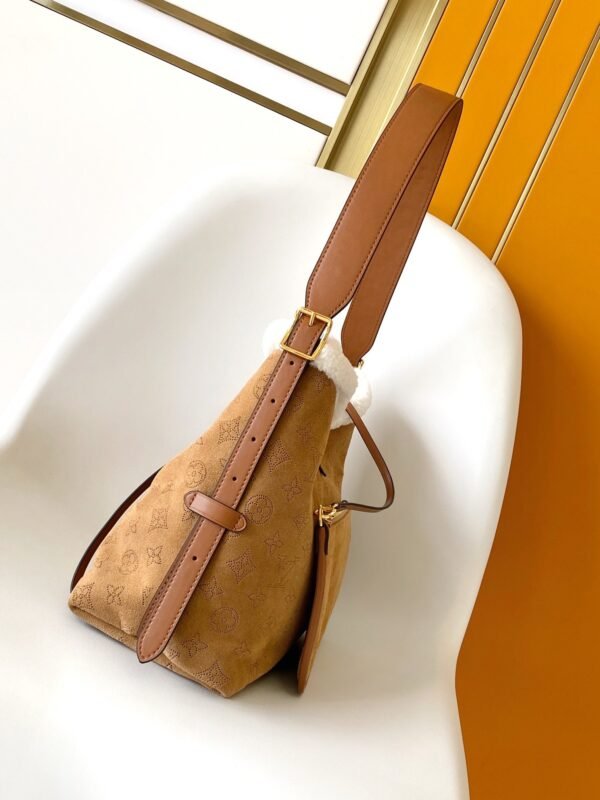 1-6-9.jpg Louis Vuitton original Single ski carryall small handbag