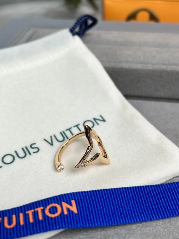 Louis Vuitton ring blossom collection