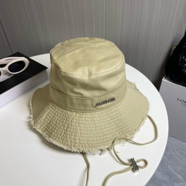 jacquemus raw edge drawstring bucket hat