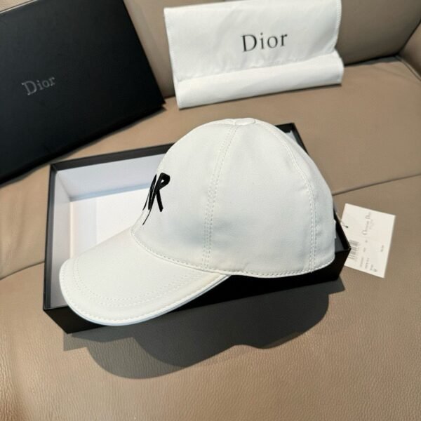 Dior new baseball cap embroidery pure cotton fabric + head layer cowhide
