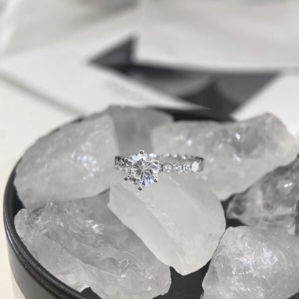 chaumet AU750 cellular diamond ring
