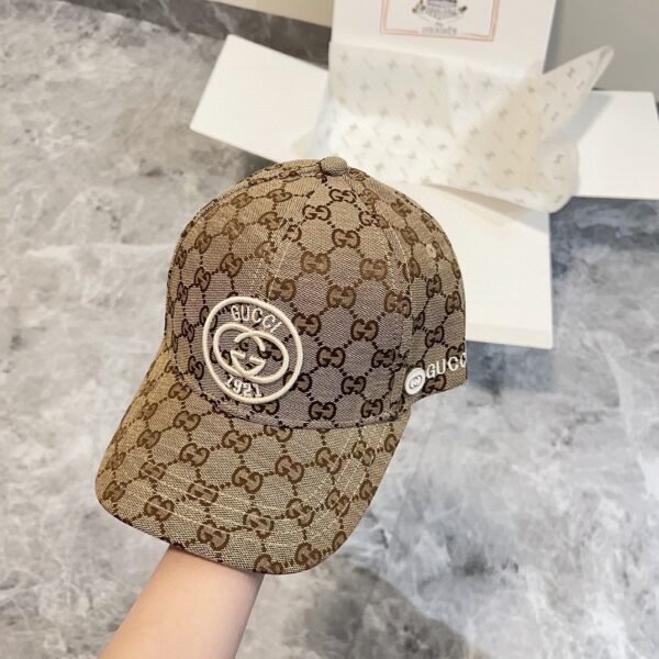 gucci embroidered baseball cap black and white khaki