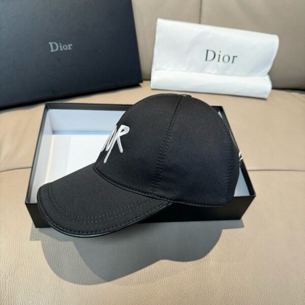 Dior new baseball cap embroidery pure cotton fabric + head layer cowhide
