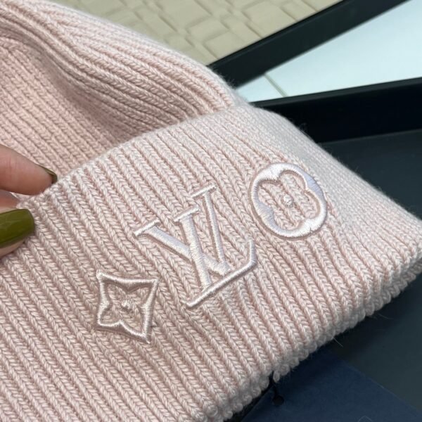 Louis Vuitton original embroidered LOGO wool knitted hat