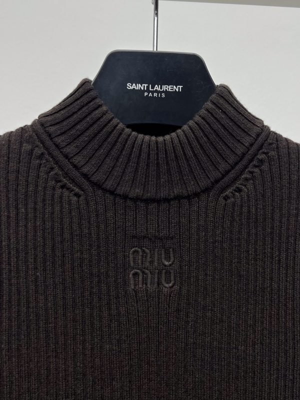 MIUMIU original embroidered sleeveless sweater