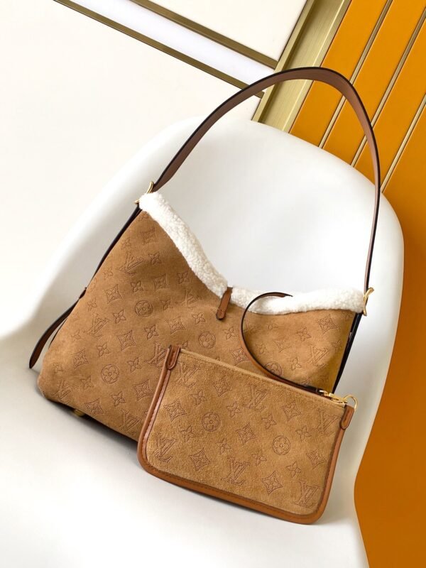 2-7-10.jpg Louis Vuitton original Single ski carryall small handbag