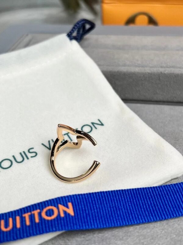 Louis Vuitton ring blossom collection