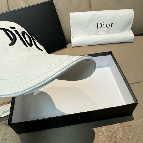 Dior new baseball cap embroidery pure cotton fabric + head layer cowhide
