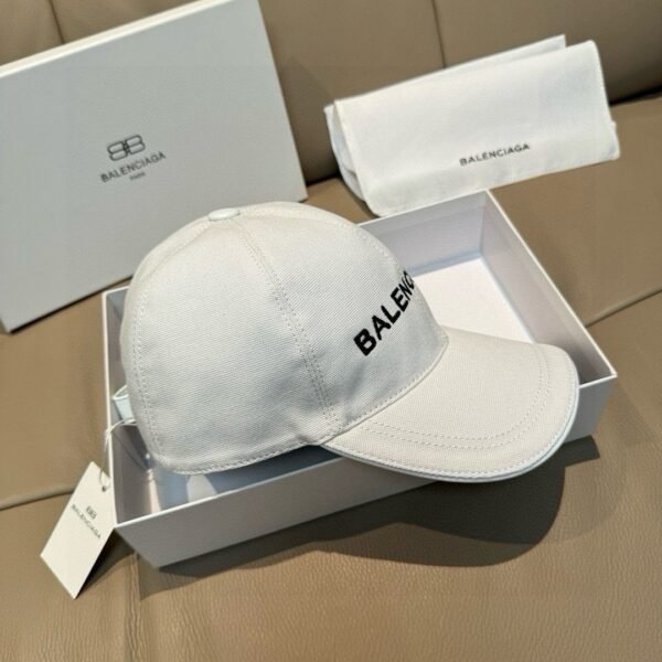 Balenciaga classic baseball cap embroidered in black and white