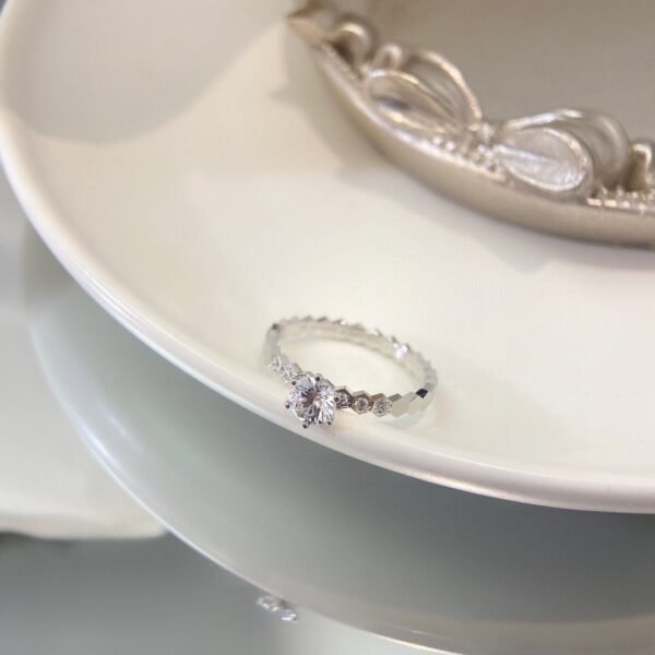 chaumet AU750 cellular diamond ring