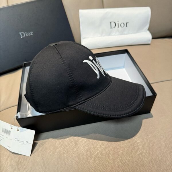 Dior new baseball cap embroidery pure cotton fabric + head layer cowhide