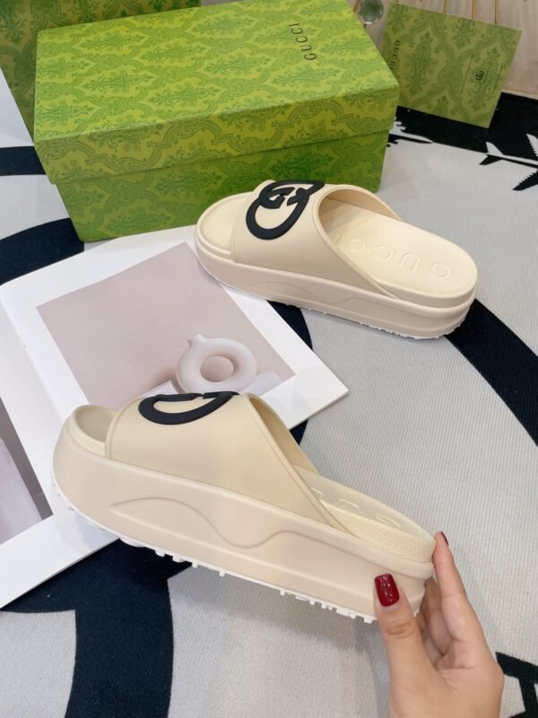 GUCCI slippers
