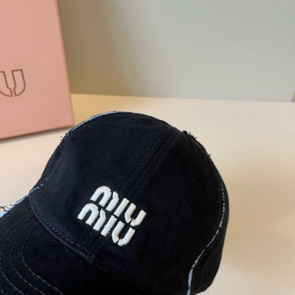 MIUMIU’s new baseball cap