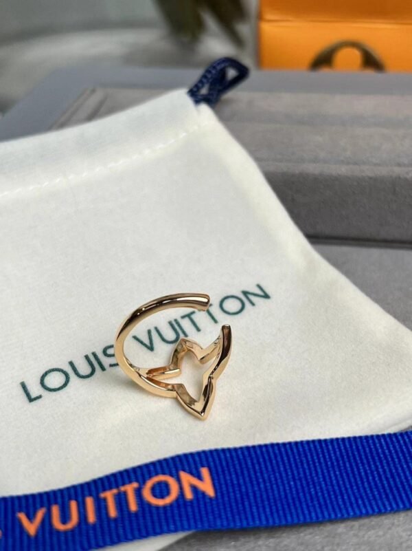 Louis Vuitton ring blossom collection