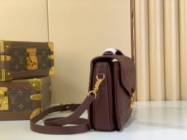 Louis Vuitton Pochette Métis Embossed Handbag (Premium Edition) size: 25x19x7cm