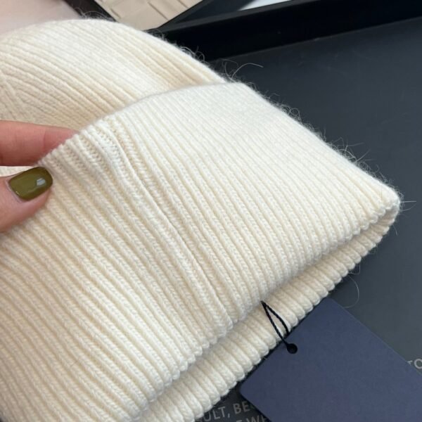 Louis Vuitton original embroidered LOGO wool knitted hat