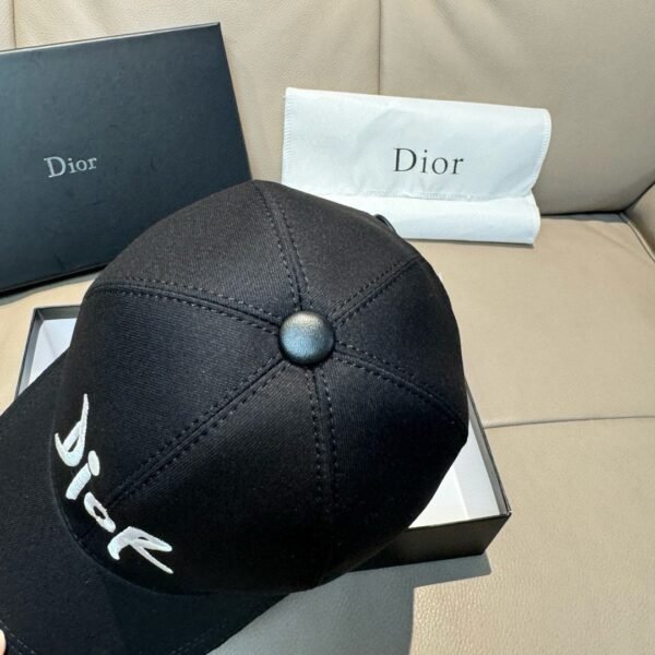 Dior new baseball cap embroidery pure cotton fabric + head layer cowhide