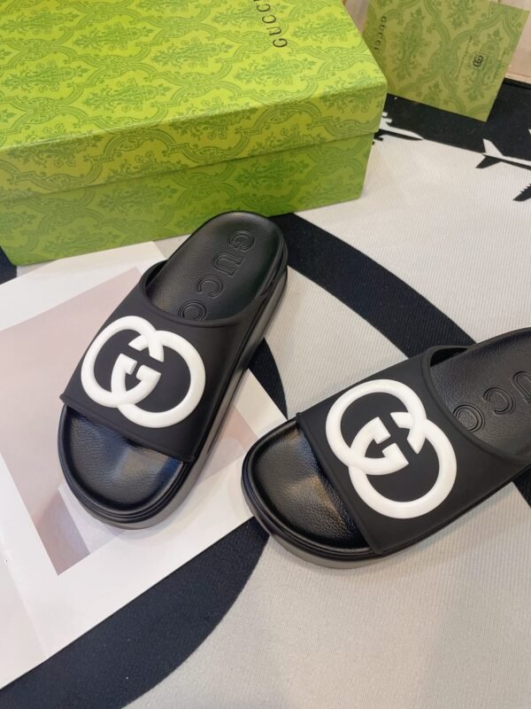 GUCCI slippers