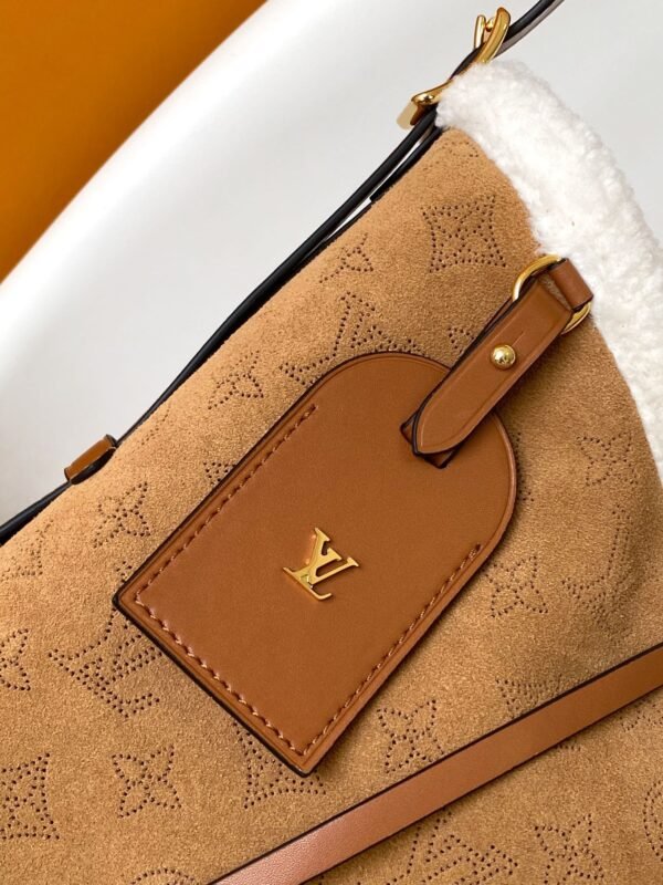 4-6-8.jpg Louis Vuitton original Single ski carryall small handbag