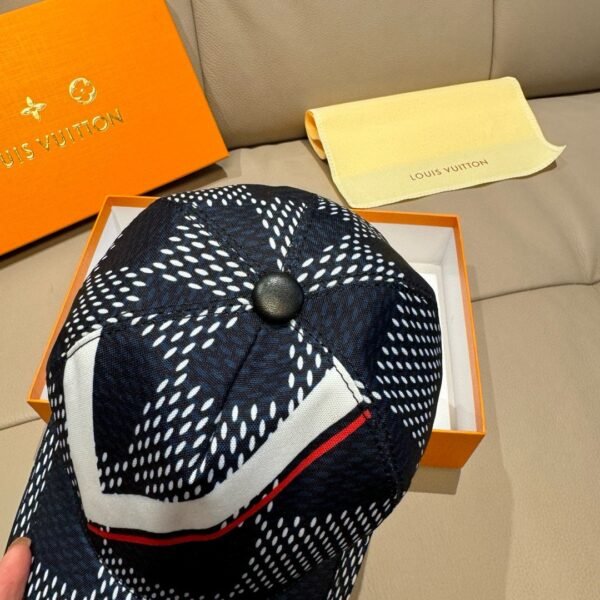Louis Vuitton Original baseball cap V logo