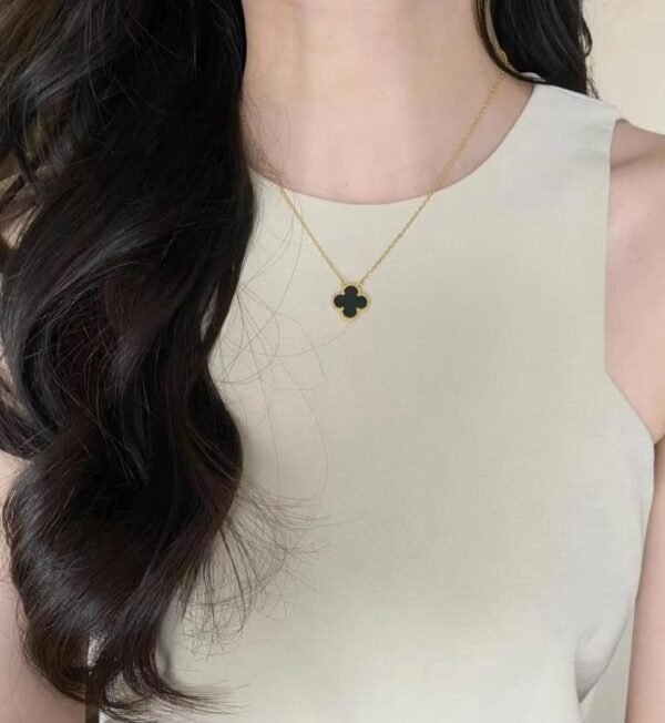 Van Cleef & Arpels necklace high edition