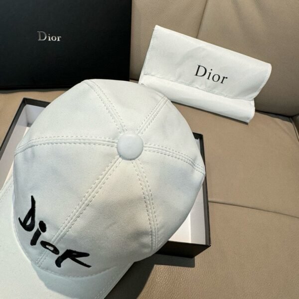 Dior new baseball cap embroidery pure cotton fabric + head layer cowhide