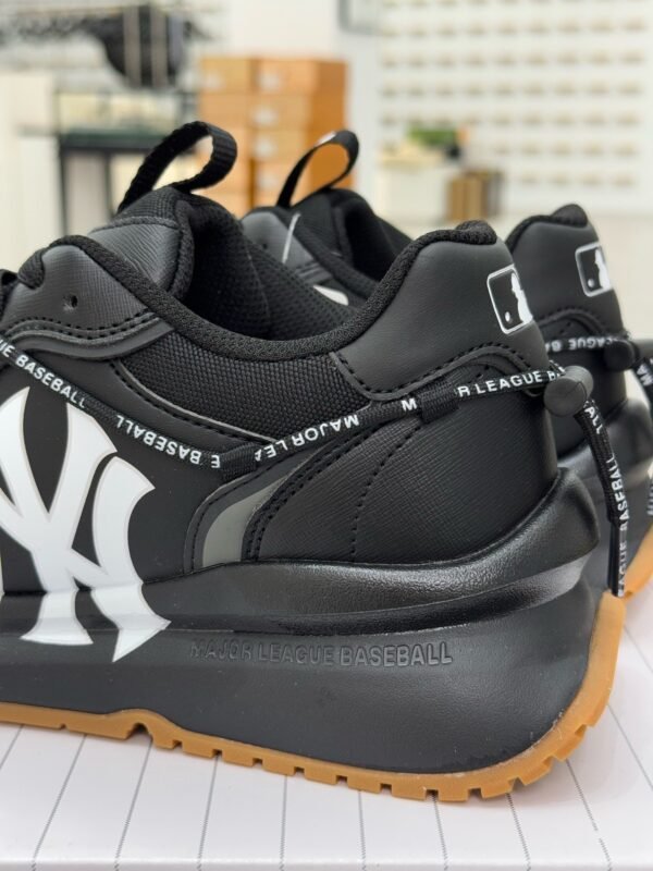 MLB chunky runner Running shoes black raw rubber strap