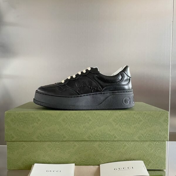 Gucci chunky b pair sneakers