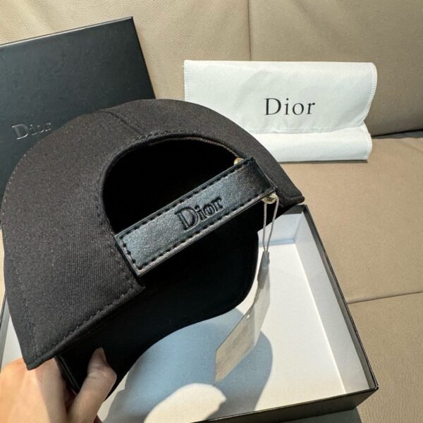 Dior new baseball cap embroidery pure cotton fabric + head layer cowhide