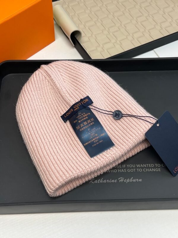 Louis Vuitton original embroidered LOGO wool knitted hat