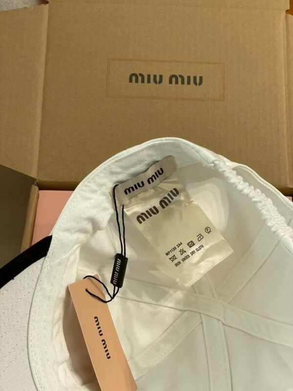 miumiu embroidered baseball cap