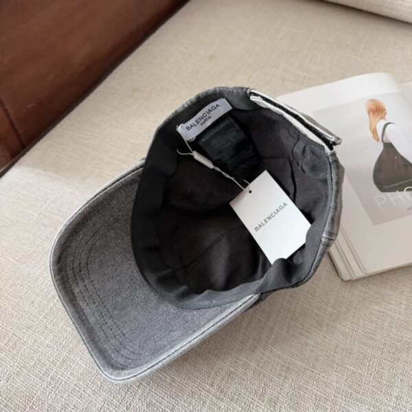 Balenciaga baseball cap