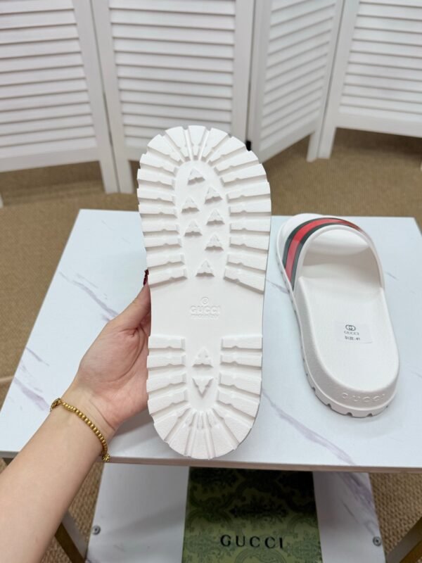 GUCCI slippers
