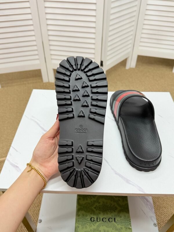 GUCCI slippers
