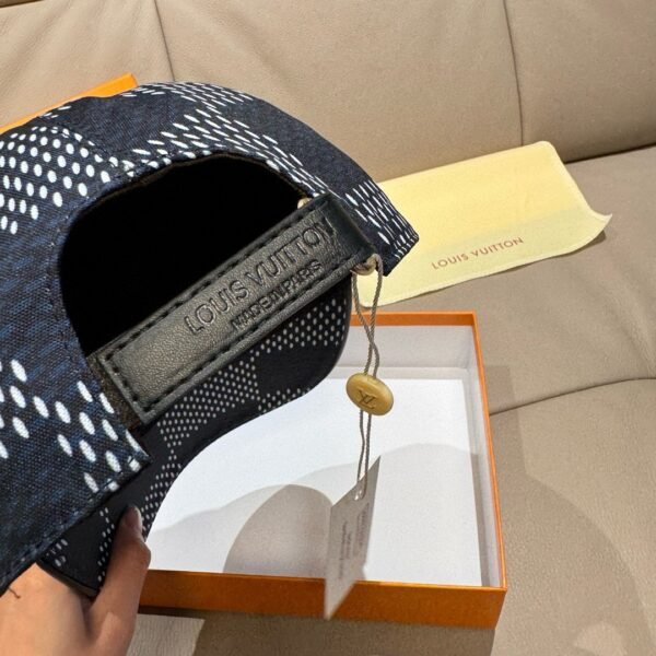 Louis Vuitton Original baseball cap V logo
